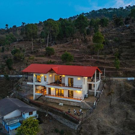 Stayvista At Amulyam Villa With Lawn & Bonfire Муктесвар Екстериор снимка