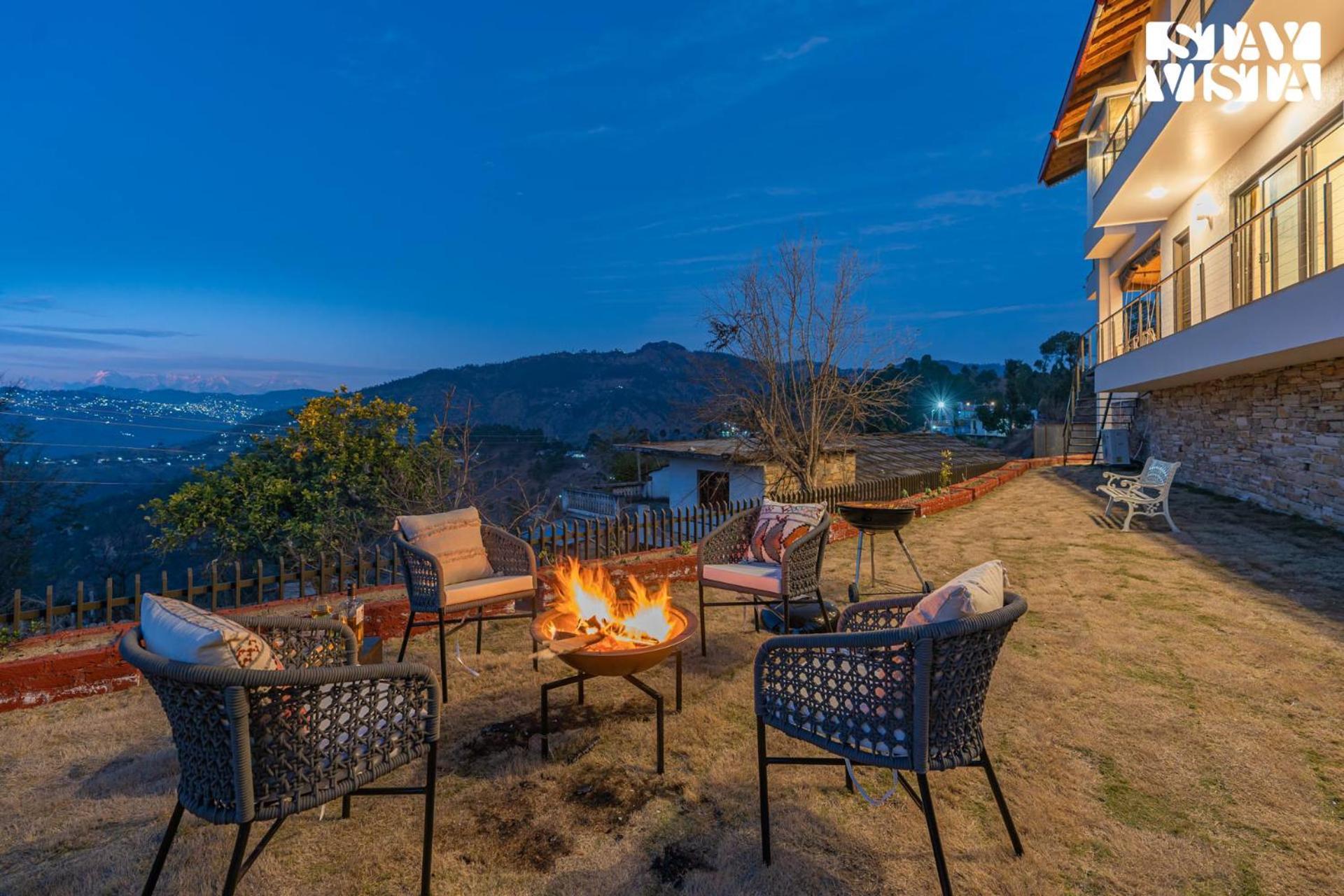 Stayvista At Amulyam Villa With Lawn & Bonfire Муктесвар Екстериор снимка