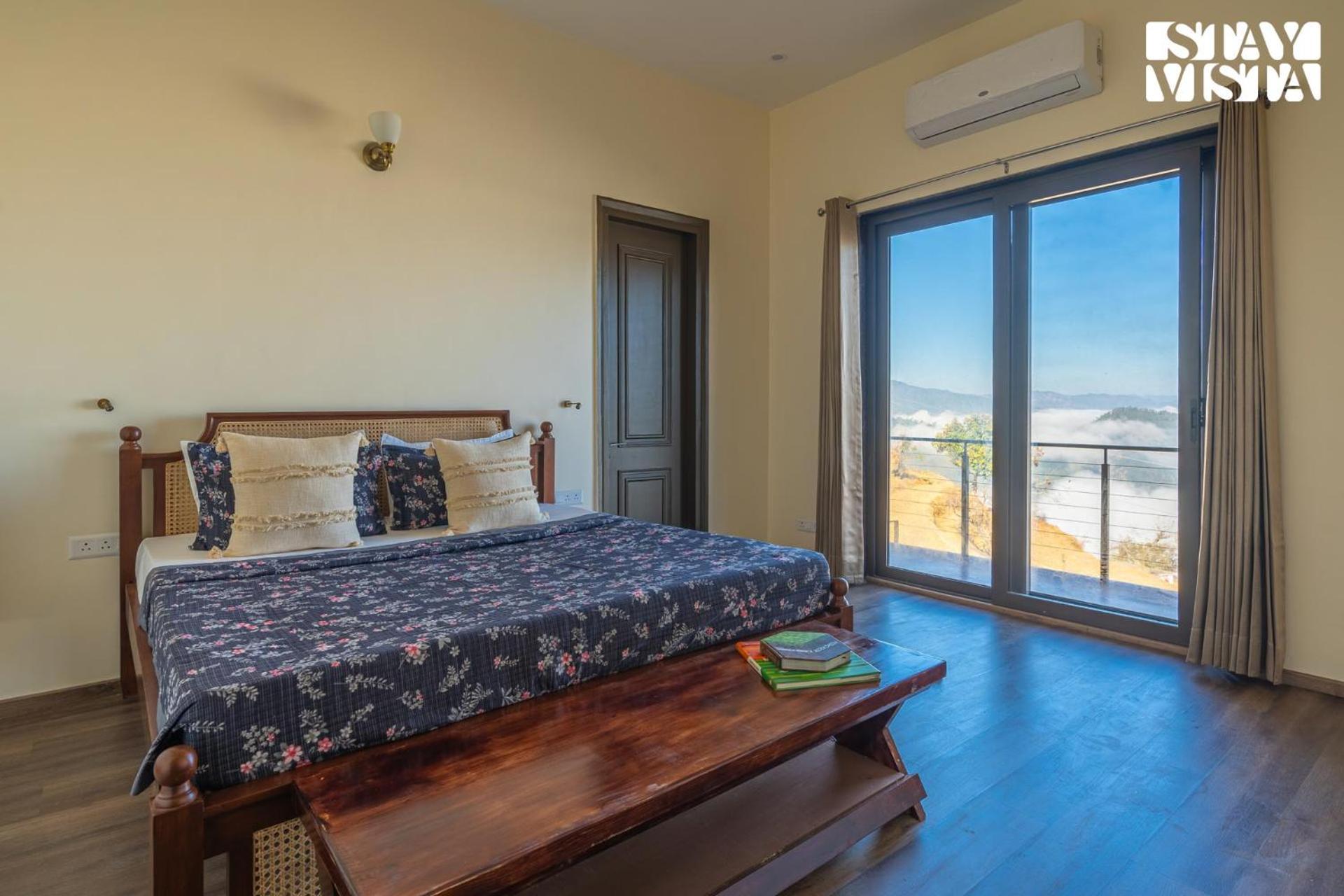 Stayvista At Amulyam Villa With Lawn & Bonfire Муктесвар Екстериор снимка