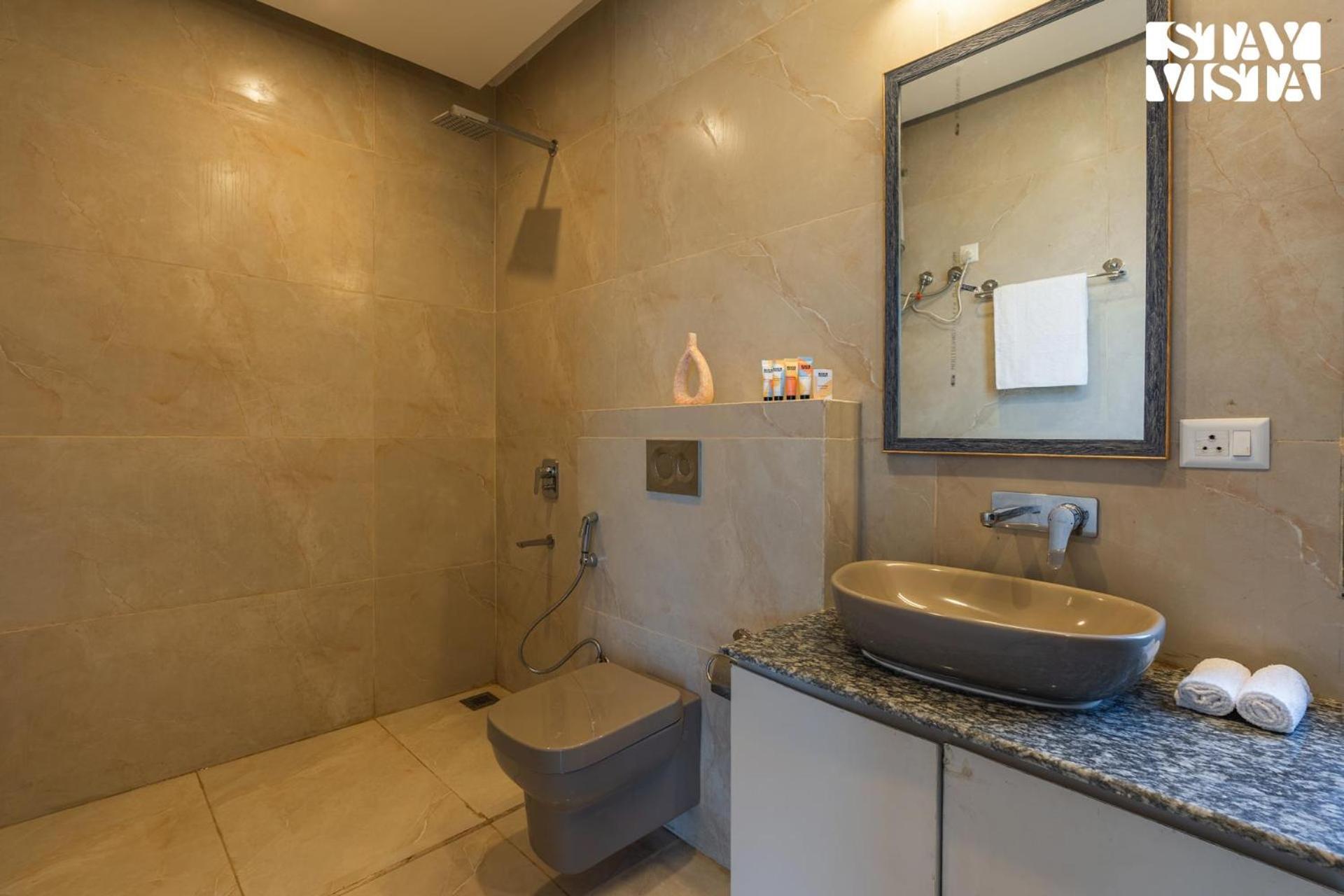 Stayvista At Amulyam Villa With Lawn & Bonfire Муктесвар Екстериор снимка