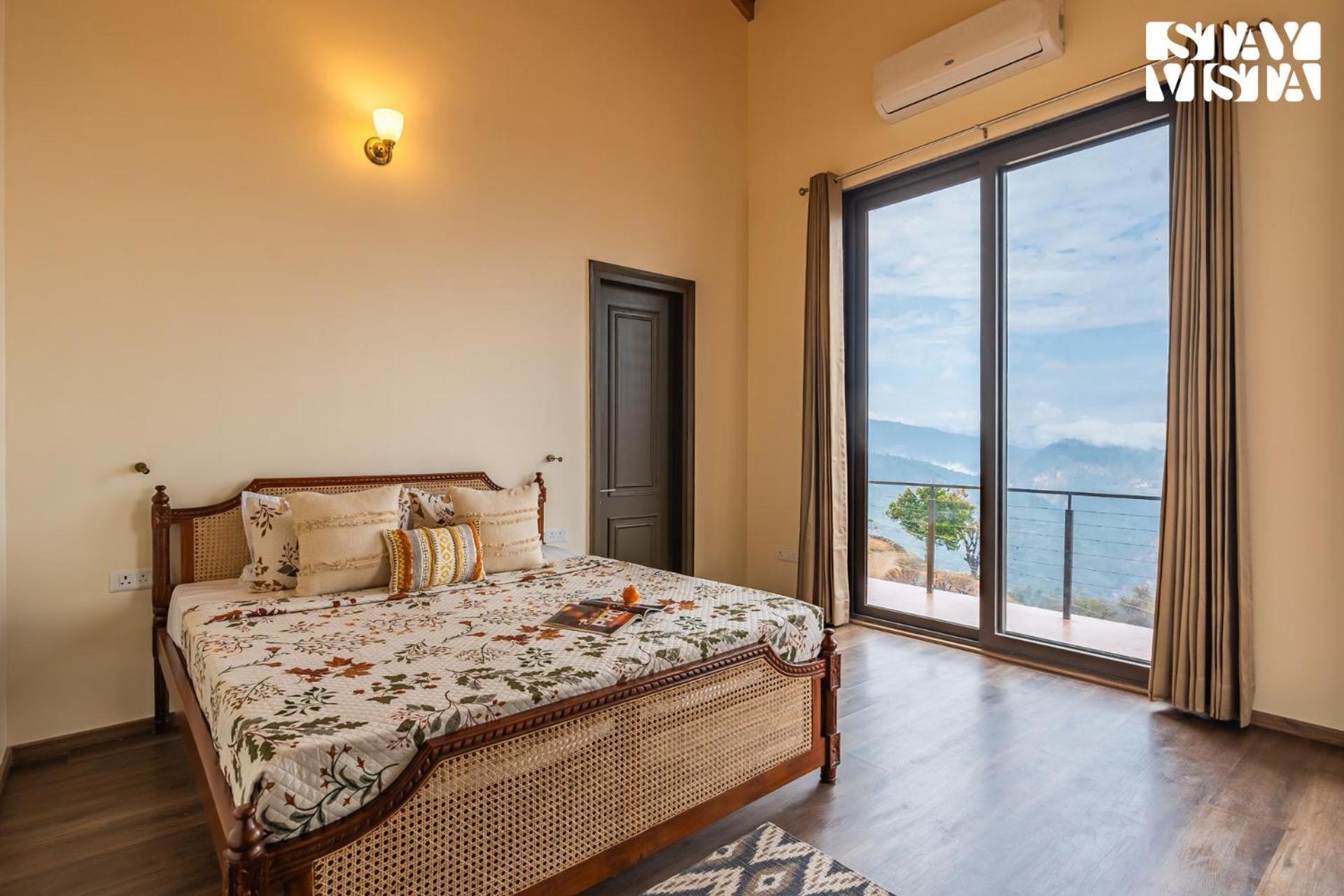 Stayvista At Amulyam Villa With Lawn & Bonfire Муктесвар Екстериор снимка