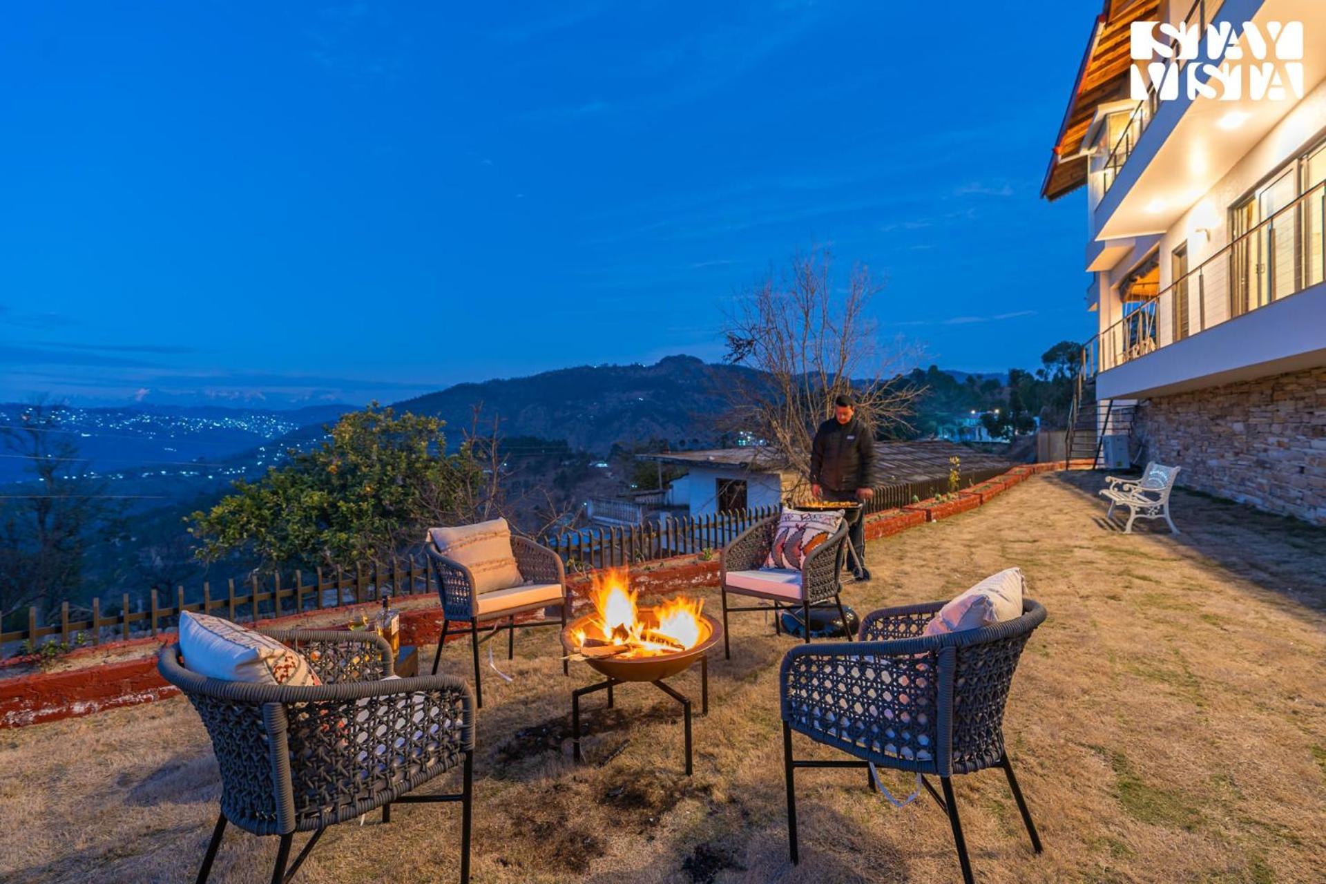 Stayvista At Amulyam Villa With Lawn & Bonfire Муктесвар Екстериор снимка